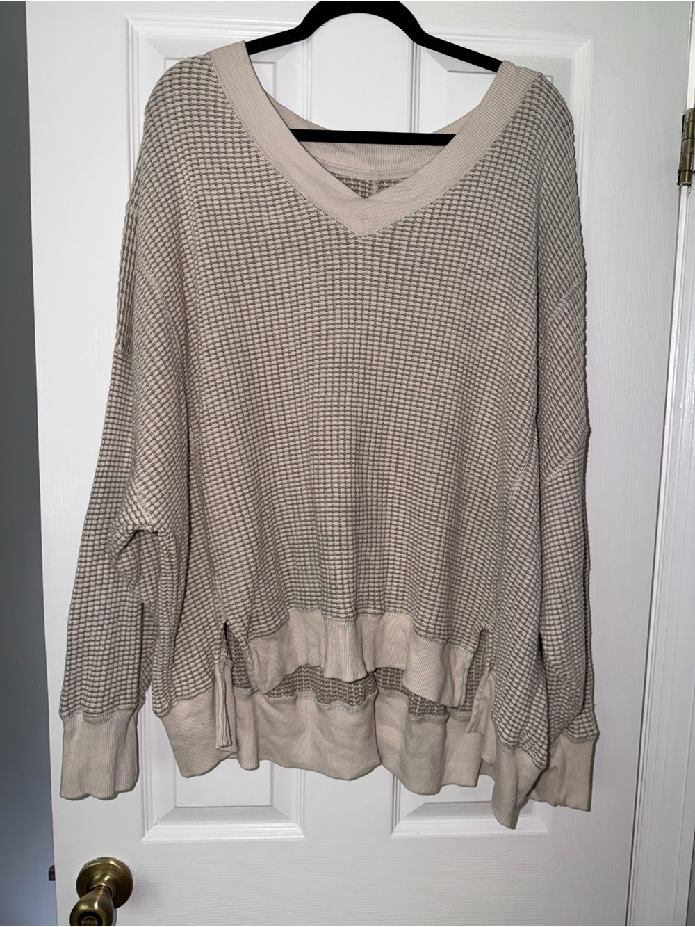 AE Women's V-Neck Waffle Knit Pullover Sweater & Shorts- Cream